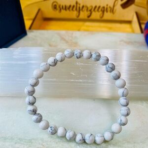Handmade White Howlite Gemstone Stone of Peace Bead Stretch Bracelet 6mm